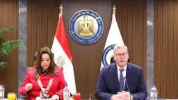 وزير البترول يوجه بالالتزام بسداد...