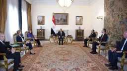 الرئيس السيسي يؤكد على الزخم...