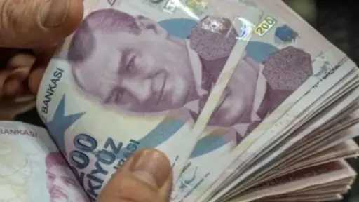 الليرة التركية تسجل أكبر تراجع...