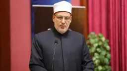 بتوجيهات الإمام الأكبر.. منح طلاب...