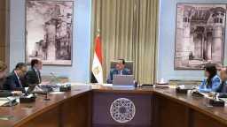 رئيس الوزراء يتابع مع وزير...