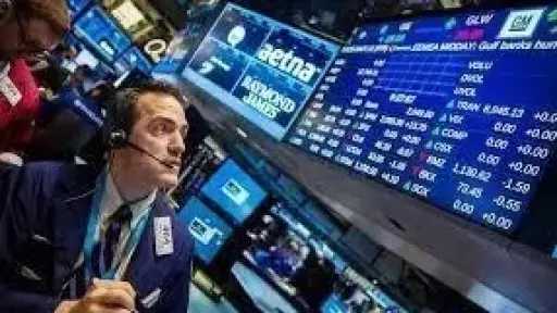 النفط يتراجع والأسهم الأمريكية ترتفع...