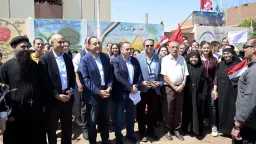 رئيس الوزراء يتوقف بالركاب لإلقاء...