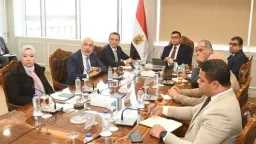 وزير الإسكان يستعرض مشروعات ضمن...