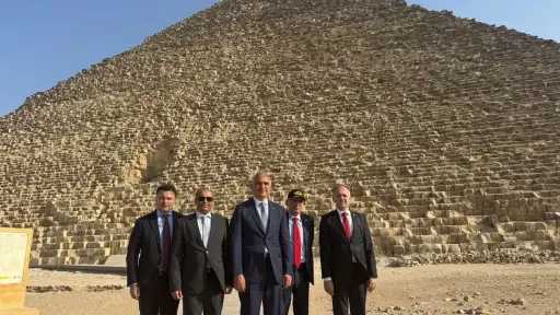 وزير الثقافة والسياحة التركي يزور...