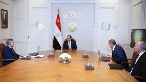 الرئيس السيسي يراجع استراتيجية قناة...