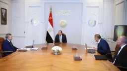 الرئيس السيسي يراجع استراتيجية قناة...