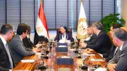 وزيرة البيئة تبحث الاستثمار البيئي...