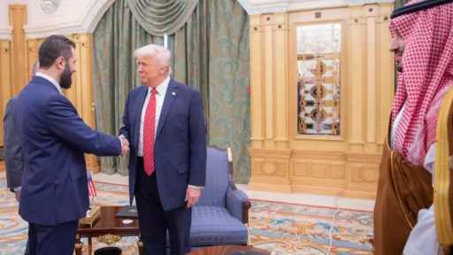 ترامب والشرع وجهاً لوجه في...
