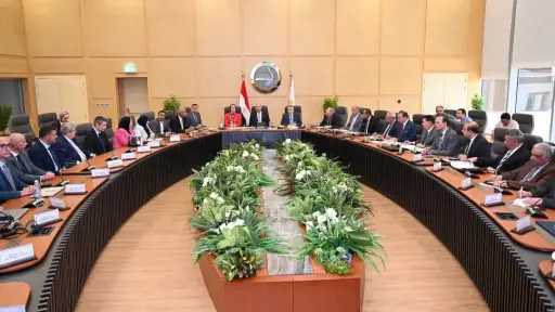 وزير النقل: تحويل الموانئ المصرية...