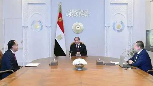 الرئيس السيسي يبحث مع الحكومة...