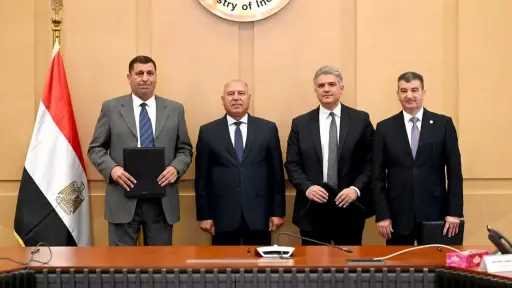 الوزير: تطوير ترام الرمل ضمن...