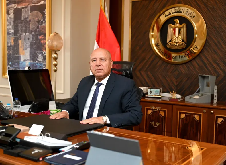 كامل الوزير وزير الصناعة