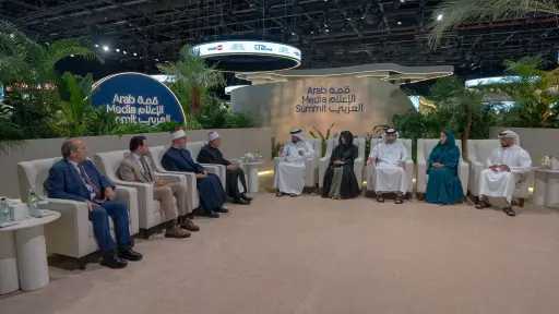 الإمام الأكبر يناقش سبل تمكين...
