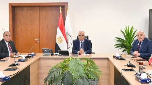 الري تستعرض استعدادات أسبوع القاهرة...