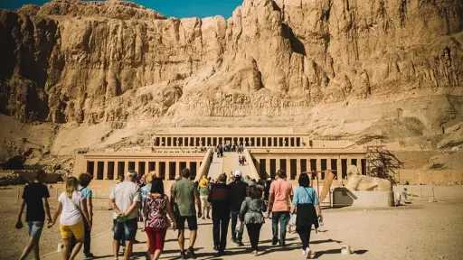 مصر تعزز قطاع السياحة عبر...