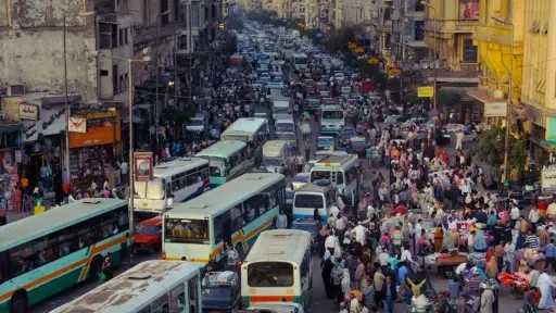 سكان مصر يتخطون 107.75 مليون...