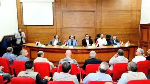 وزير الإسكان يتابع مشروعات مياه...