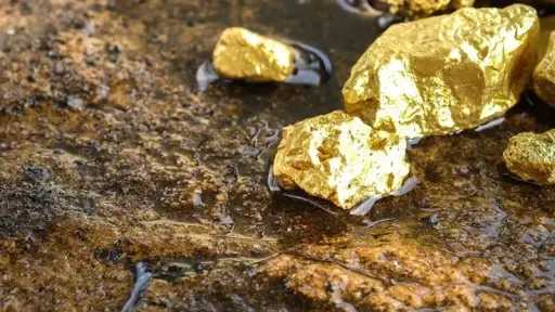 الذهب يتراجع بفعل قوة الدولار.....