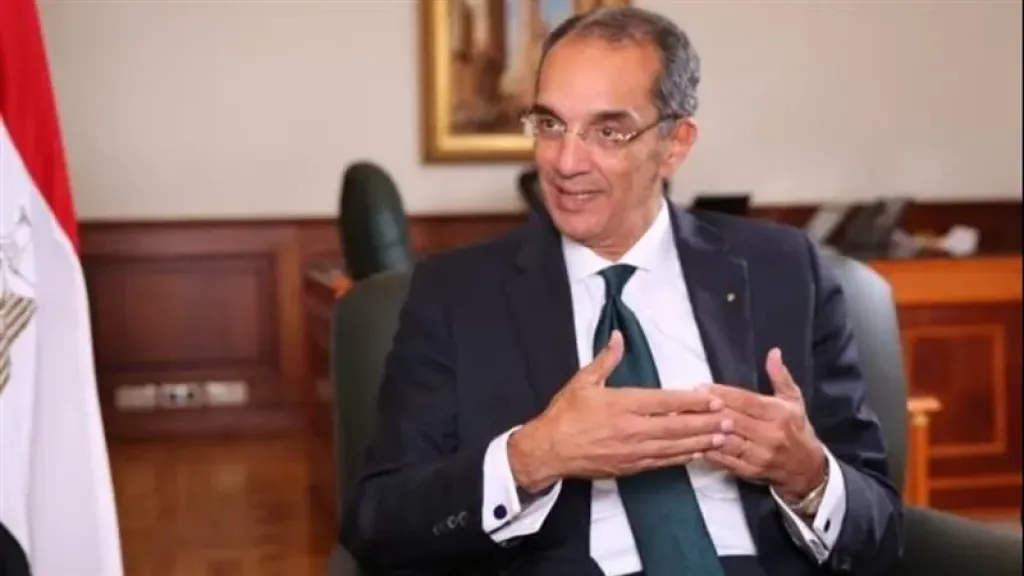 عمرو طلعت وزير الاتصالات
