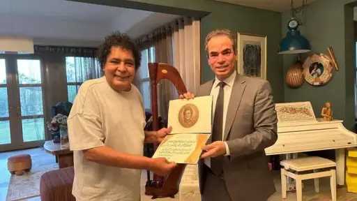 تكريم يليق بمسيرته.. محمد منير...