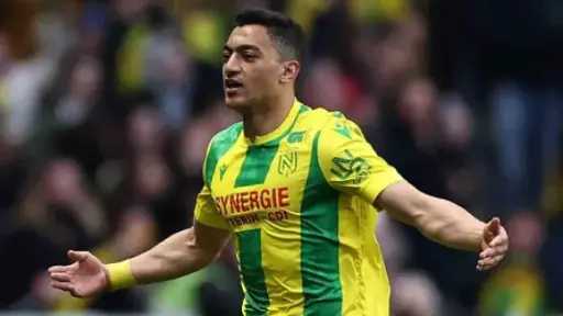 رغم مفاوضات الأهلي.. مصطفى محمد...