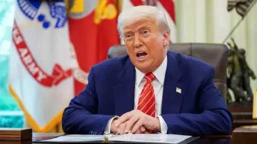 ترامب يلوّح برسوم جمركية تصل...