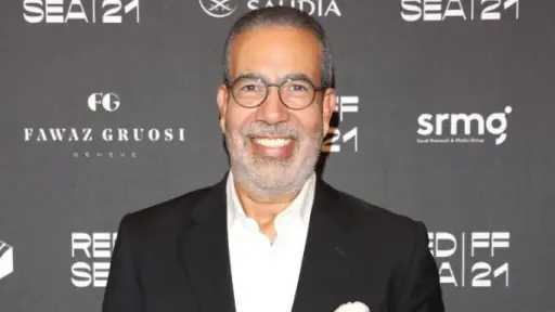 مدحت العدل يدافع عن أغاني...