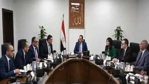 مدبولى يتابع موقف تقنين الأراضي...