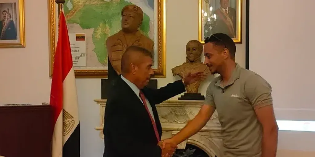 أحمد رضا مع سفير فنزويلا