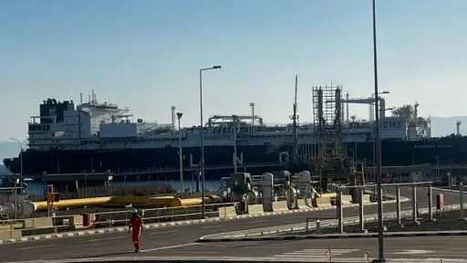 بعد وصول وحدة التغييز العائمة...