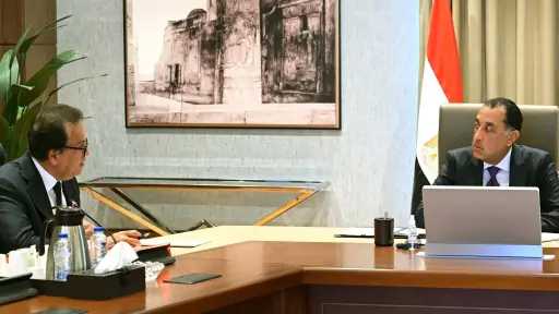 مدبولي يتابع توافر الأدوية والمستلزمات...