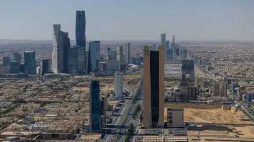 السعودية تفتح أبواب الاستثمار.. إصلاحات...