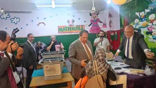 محمد أبو العينين يدلي بصوته...