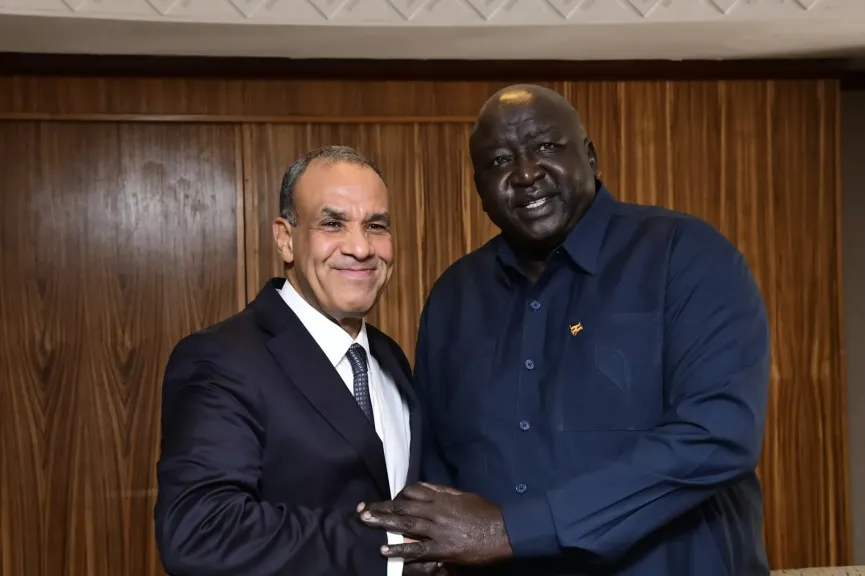 وزير الخارجية مع نظيره الأوغندي