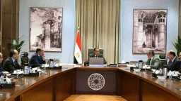 الحكومة تراجع فرص العمل والاستثمارات...