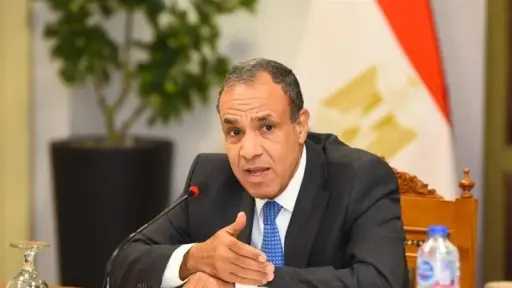 وزير الخارجية يطالب بالضعط علي...