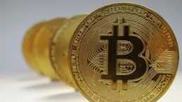 العملات الرقمية تهبط.. بيتكوين تخسر...