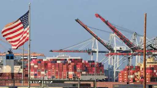 أسباب عجز الميزان التجاري الأمريكي...