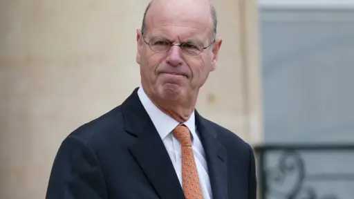 أزمة مالية في فرنسا.. هل...