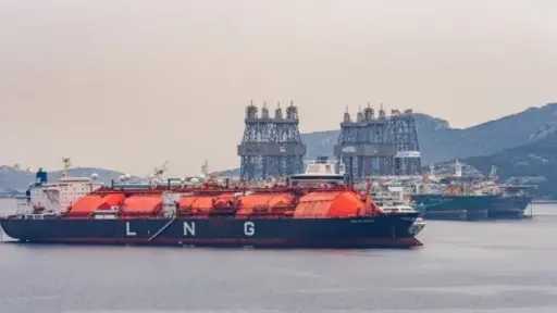 رغم العقوبات الأمريكية.. تدفق الغاز...