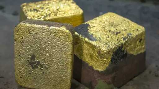 الذهب الروسي يقفز.. زيادة 450...