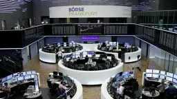 تباين أداء الأسهم الأوروبية مع...