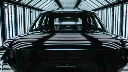 قراصنة يشلون مصانع جاكوار لاند...