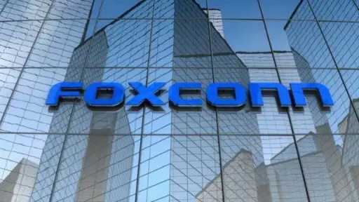 فوكسكون تطلق أول قاعدة لتصنيع...