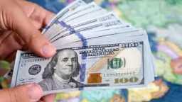 استقرار الدولار وسط ترقب لتصريحات...