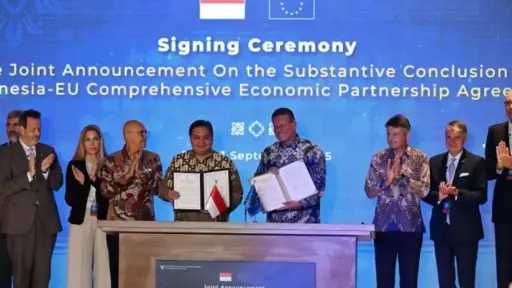 الاتحاد الأوروبي وإندونيسيا يوقعان اتفاقاً...