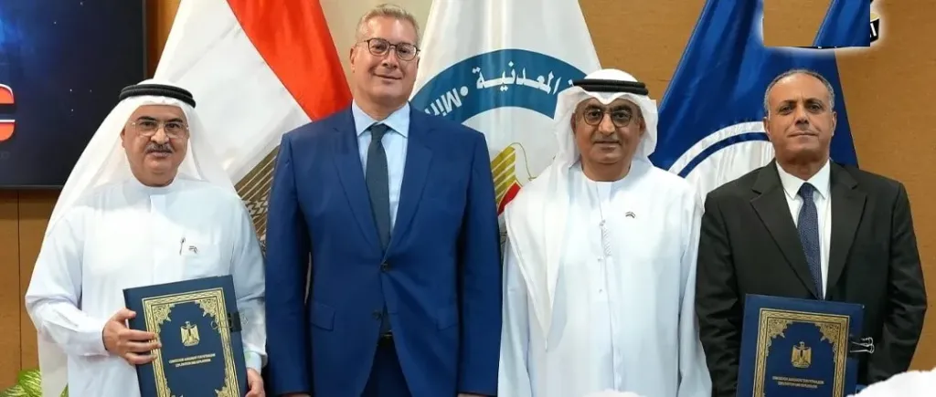 جانب من توقيع الاتفاقيات