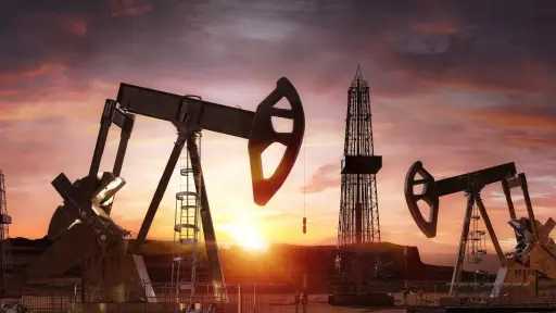 توترات دولية وتوقعات بتخمة المعروض...