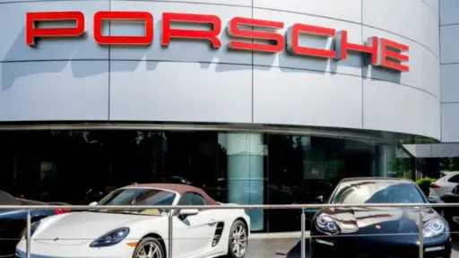 بورشه تسجل تراجعاً قياسياً في...